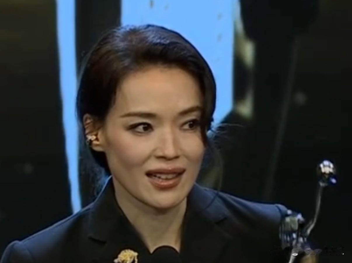 现在最后悔的就是宝格丽吧
没有和舒淇预约
却没想到舒淇连拿两座导演奖项，再拿下小