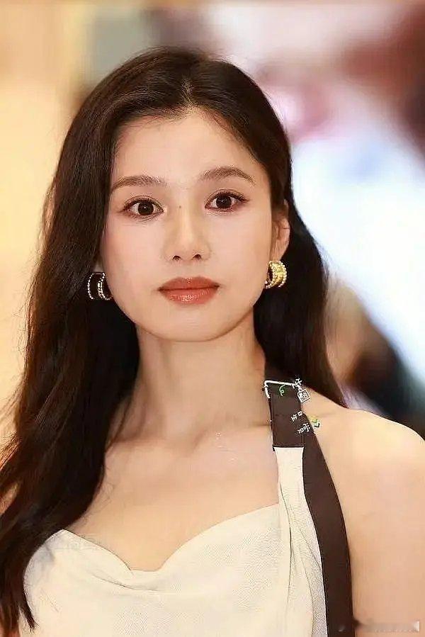 张婧仪这是发腮了呗花期这么短嘛？ 