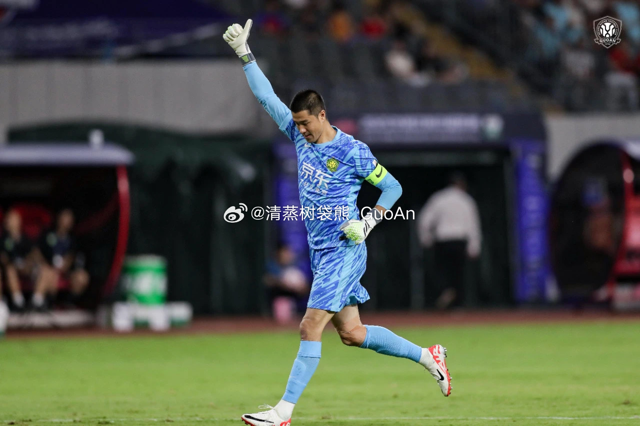 今天是侯森的36岁生日，祝他生日快乐🎂同时今晚北看台有大侯的tifo，为他庆生