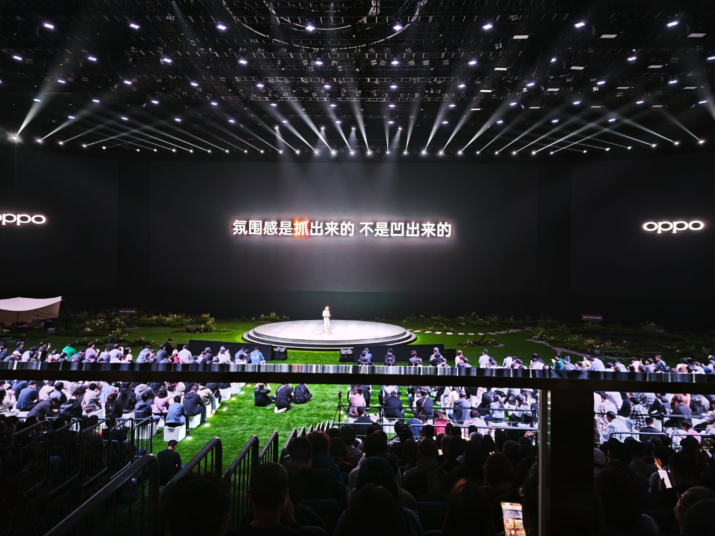 OPPO Find X8系列这次真的有点东西，  轻薄机身塞进了潜望式长焦，这才