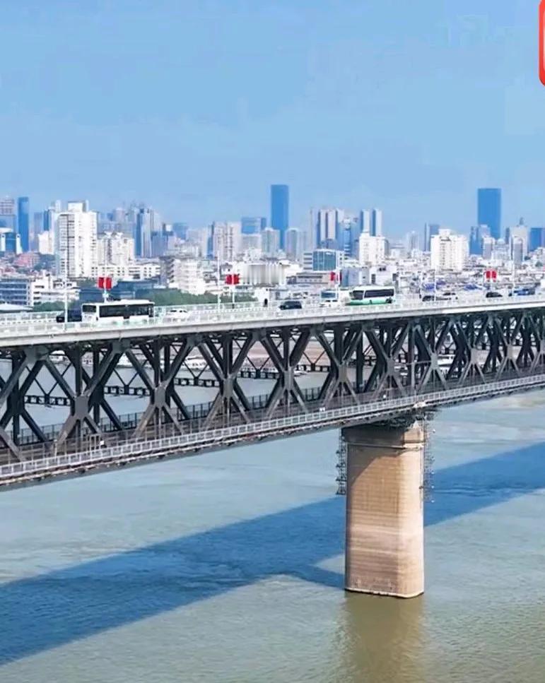 金秋的武汉，是一片充满活力与激情的体育乐土。在这宜人的季节里，“体育金秋消费季”