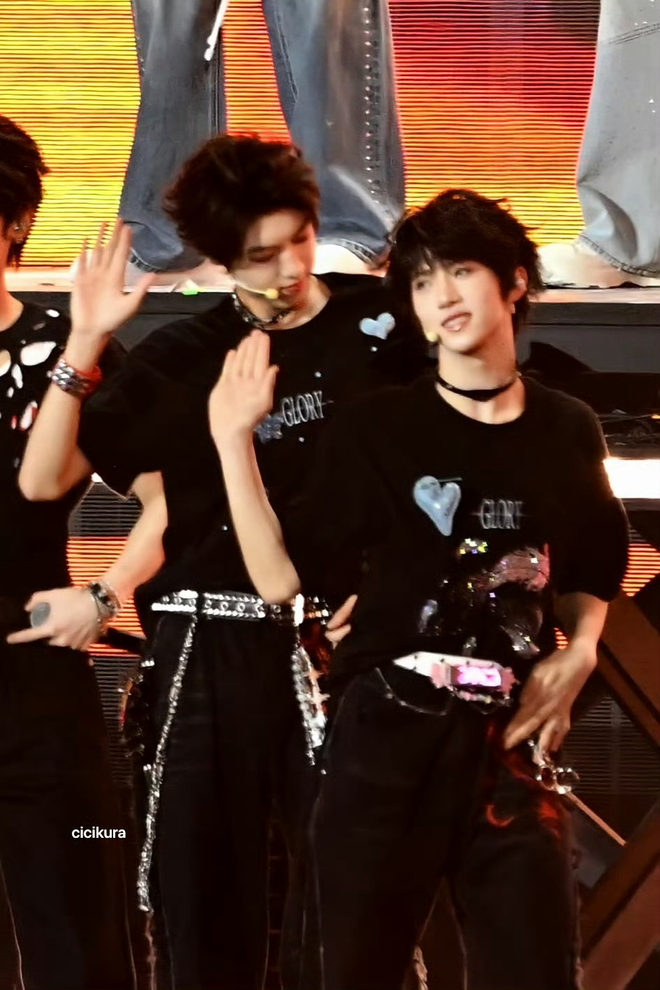 桂瑞 🐱🐶桂瑞 四代第一美帝 上天入地，我家猫狗命中注定“你给的爱一直很安静