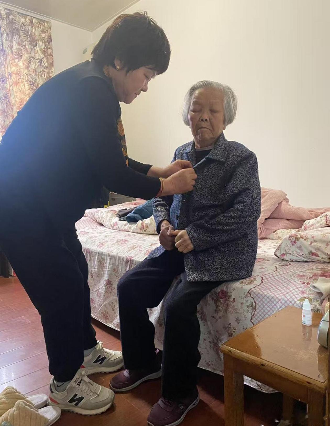 宁波北仑好媳妇用孝心铺就长寿路近日，宁波北仑“好媳妇”乐亚花孝老事迹传为佳话。自