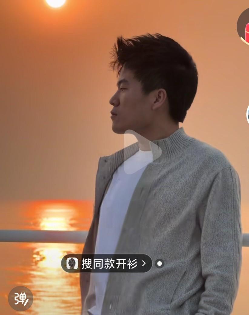 董宇辉最近是怎么了呢？为什么感觉好多关于他的这种不太好的舆论呢？为什么会这样呢？