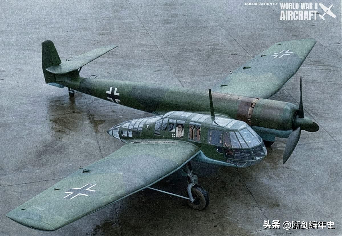 1937年，德国航空部提出一项需求：设计一型单发三座短程侦察机，特别强调要有极佳