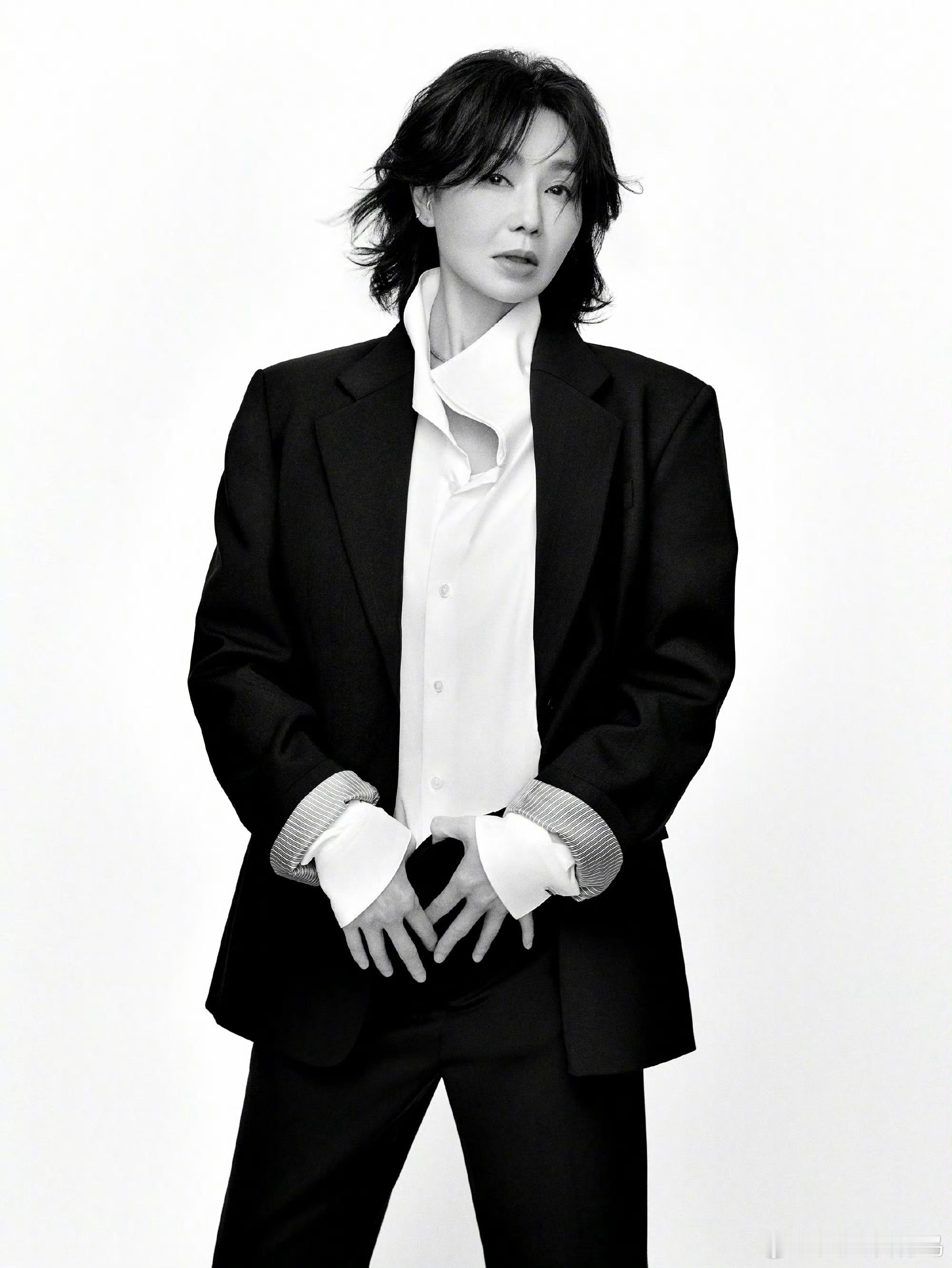 张曼玉出道42年红了42年出道42年，火了42年，她用9座华语影后、2座国际顶级