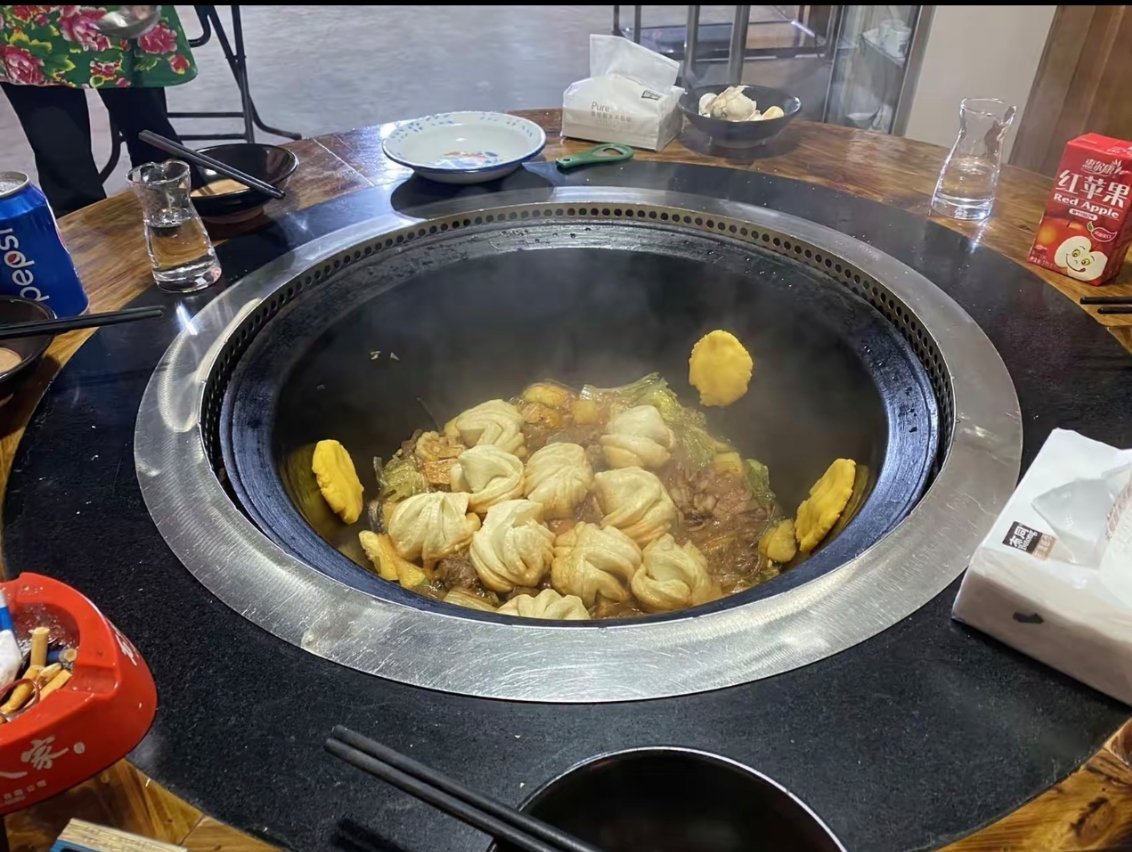 我和朋友一起聚餐，纠结吃什么，朋友说吃铁锅炖，我下意识打开抖音找团购，推荐首页直