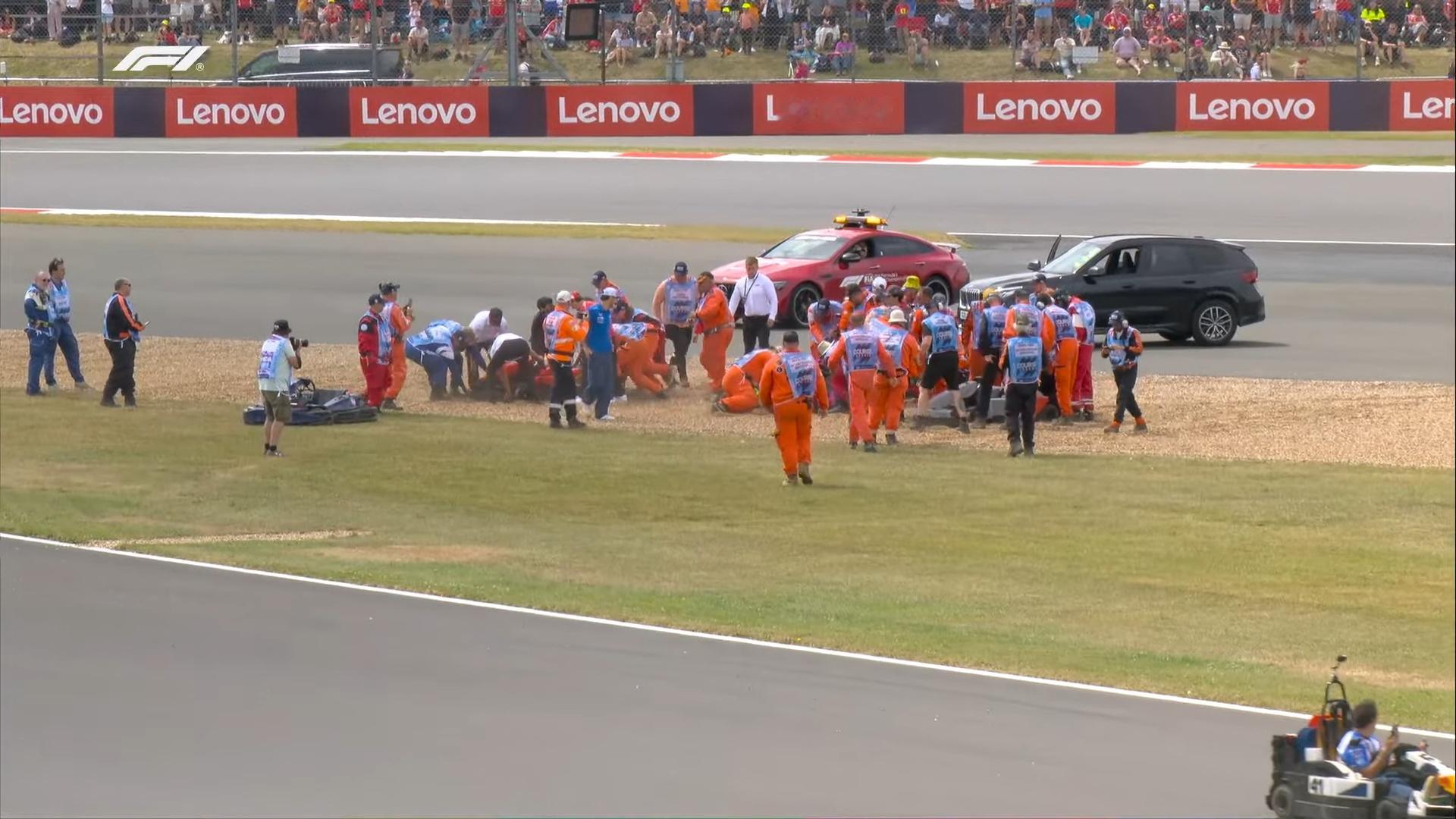 马修们上去紧急救援！F12026F1英国大奖赛