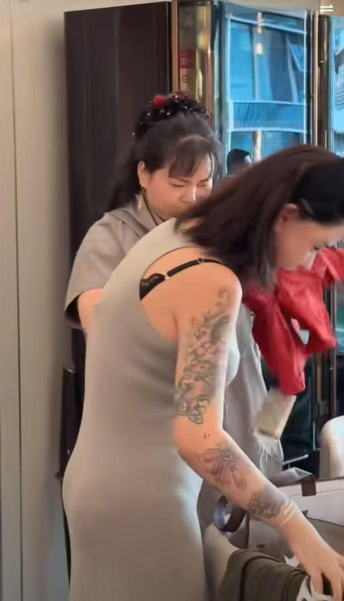 韩安冉三胎是双胞胎 韩安冉此前公开表示希望三胎为男孩，若检测为女孩可能选择流产，