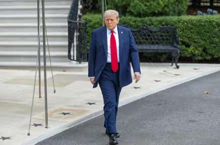 中美贸易战再次升温，但这一次，中国不再只是回击，而是主动出招，美国刚刚宣布对中国