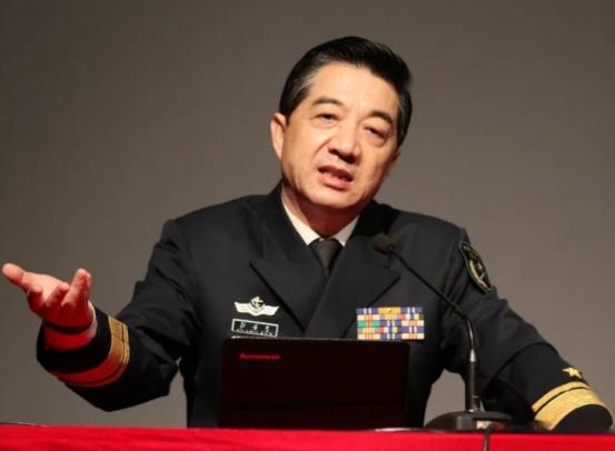 “美国就算停下来，不发展让中国追，二十年内中国也不会超过美国”。

歼-35A在