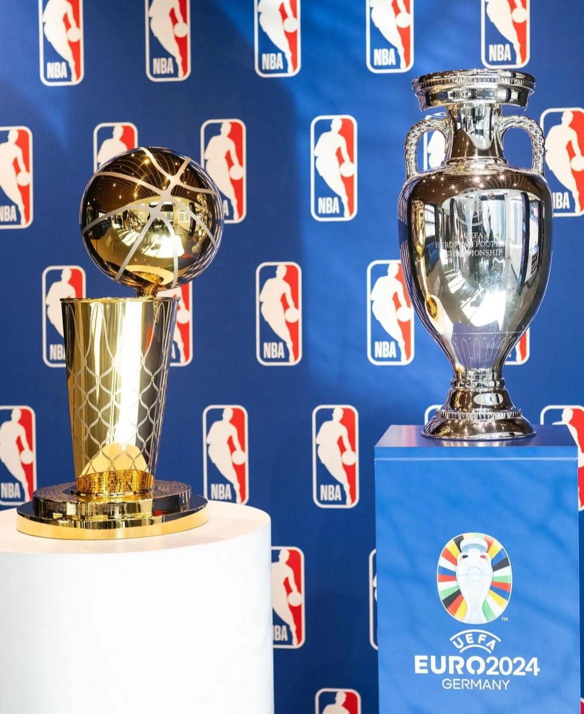 新赛季奖杯🏆。🏀⚽️
重要的是，谁能把它带回家！