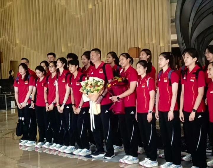中国女排18人已经抵达天津

虽然距离亚锦赛开打还有5天，但中国女排并没有公布名