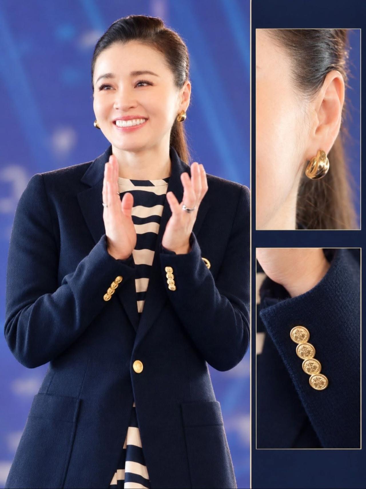 苏提达佩戴简约金饰，衣品和颜值都在线
苏提达王后一出场就自带光芒，穿着一件利落的