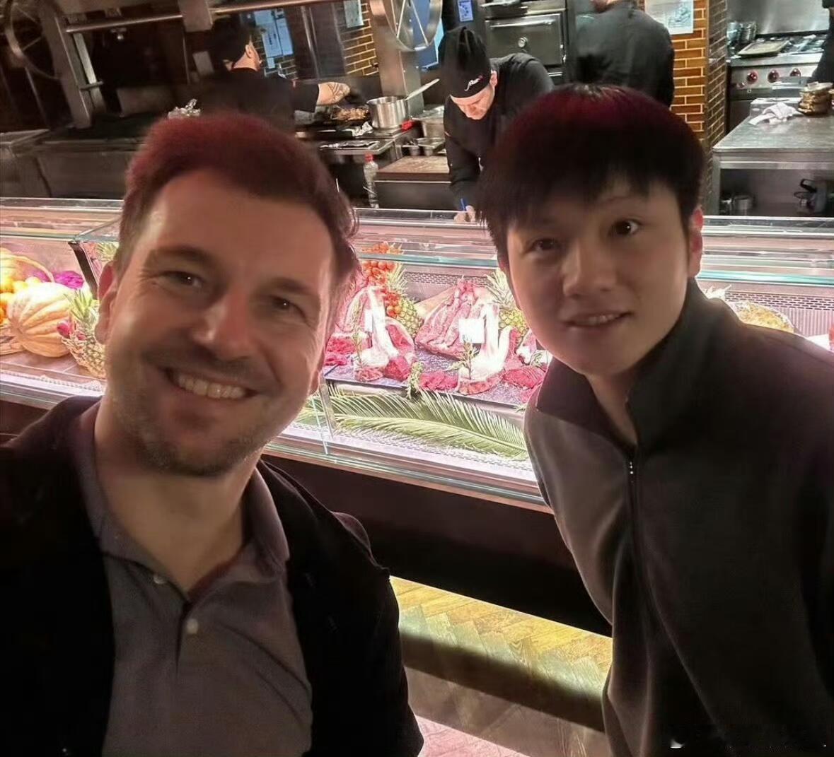 波尔发了和樊振东圣诞合照这个圣诞，最暖的合照来自乒坛波尔邀请了独自在德国过节的樊