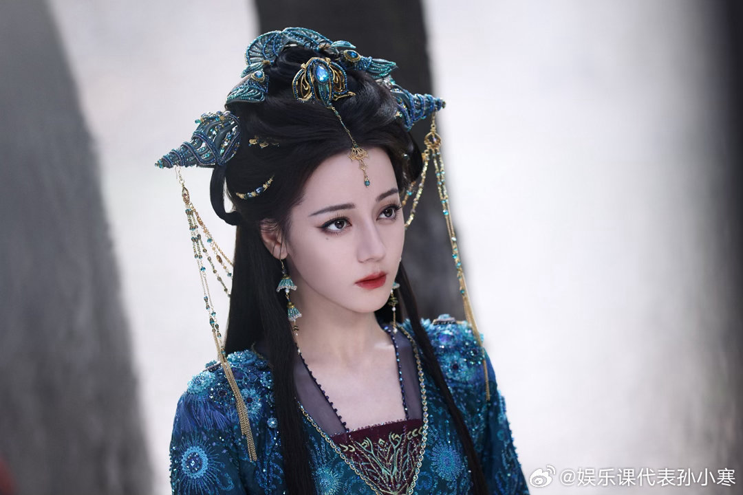 迪丽热巴贺思慕牛角包剧照牛角包堂堂来袭!!!!!迪丽热巴贺思慕牛角包发饰