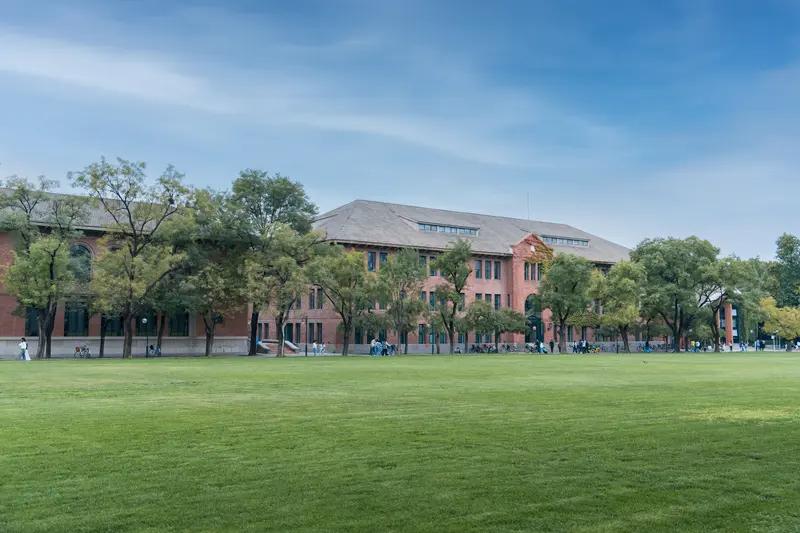 为何要努力学习、读书？这个问题问得好。我十分认同“人若不读书，恰似未开垦的荒地”