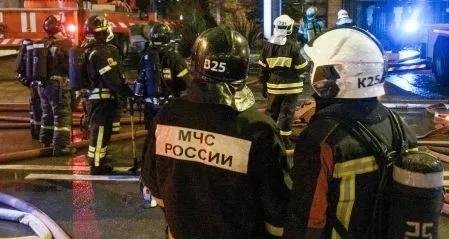 莫斯科遭遇一轮远程无人机攻击，从11点40分持续到16点10。

机场像高峰期的