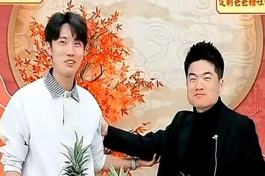 顶流主播的排班表上，竟没有他的名字。
 
屏幕后的董宇辉连轴转着开会。趁着间隙，