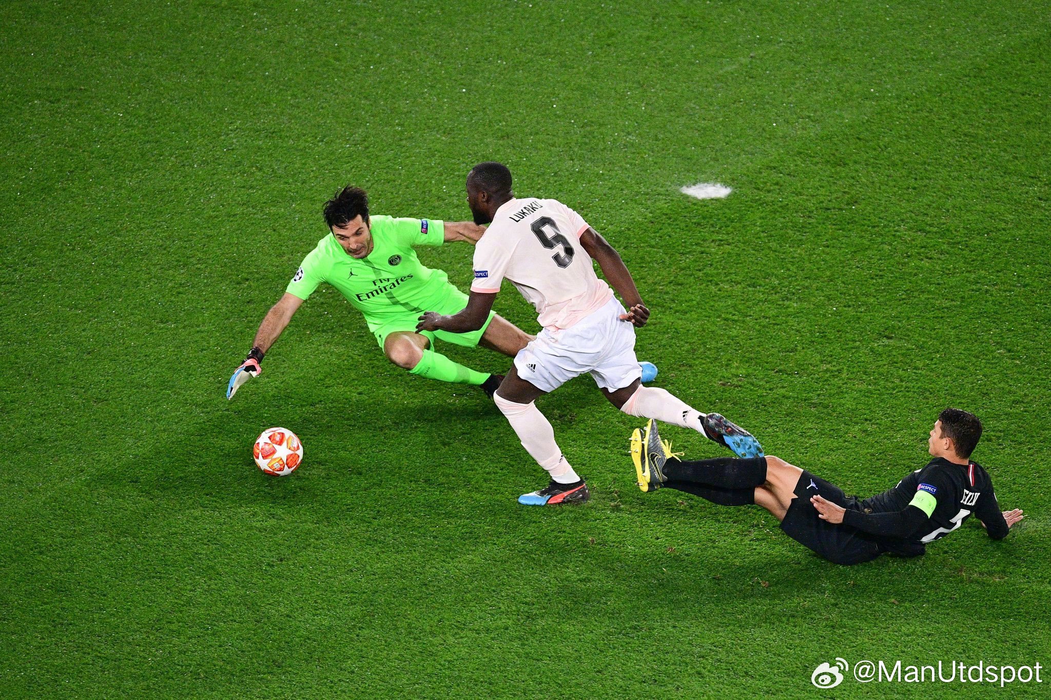 🔥7年前的今天，曼联欧冠经典一战，客场逆转大巴黎。ManUtdspot 曼联 