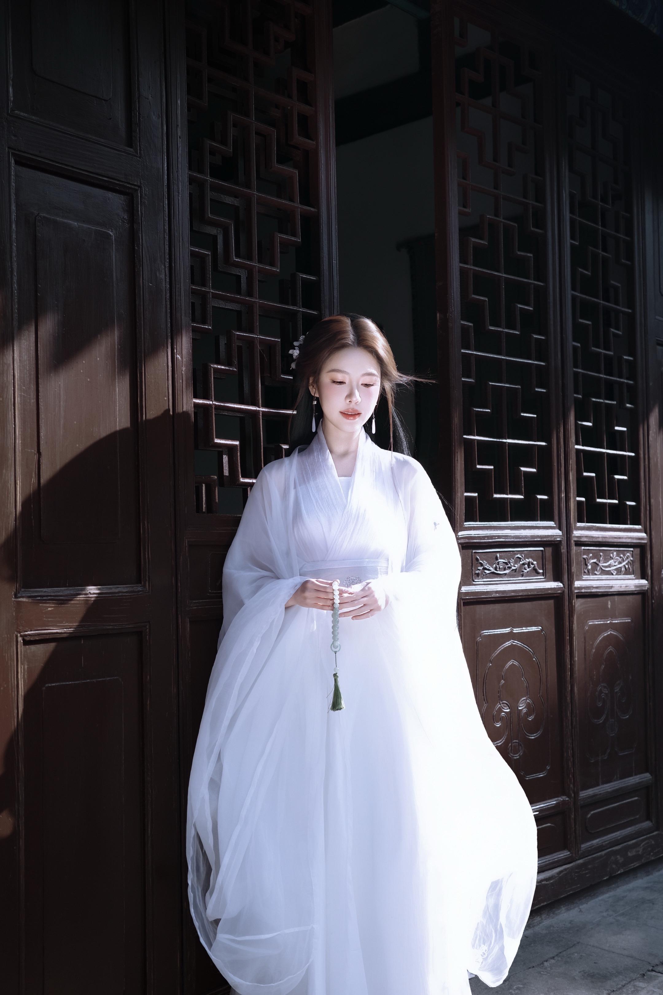 雨纷纷 旧故里草木深。