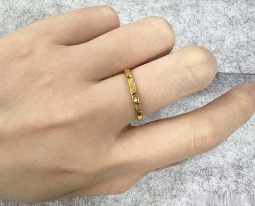 周大生戒指周大生黄金周大生售后前几天路过周大生门店，想着戒指很久没保养了就进去了