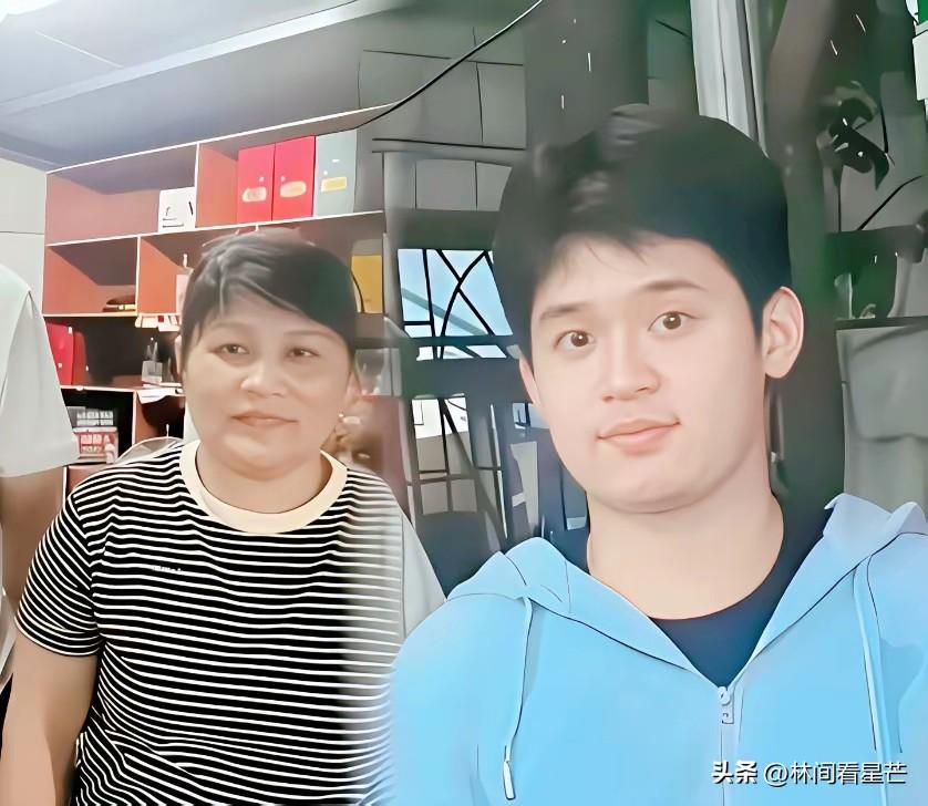 亚运会拿下三冠王，
最开心的应该是林诗栋妈妈了吧！
农村出身，
低调经营饭店，