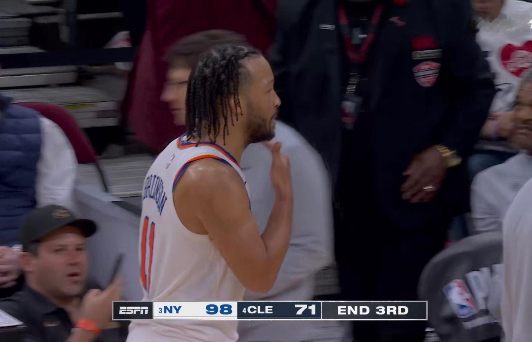 NBA  三节比赛结束，尼克斯98-71骑士。再打几分钟双方都要换主力了。尼克斯