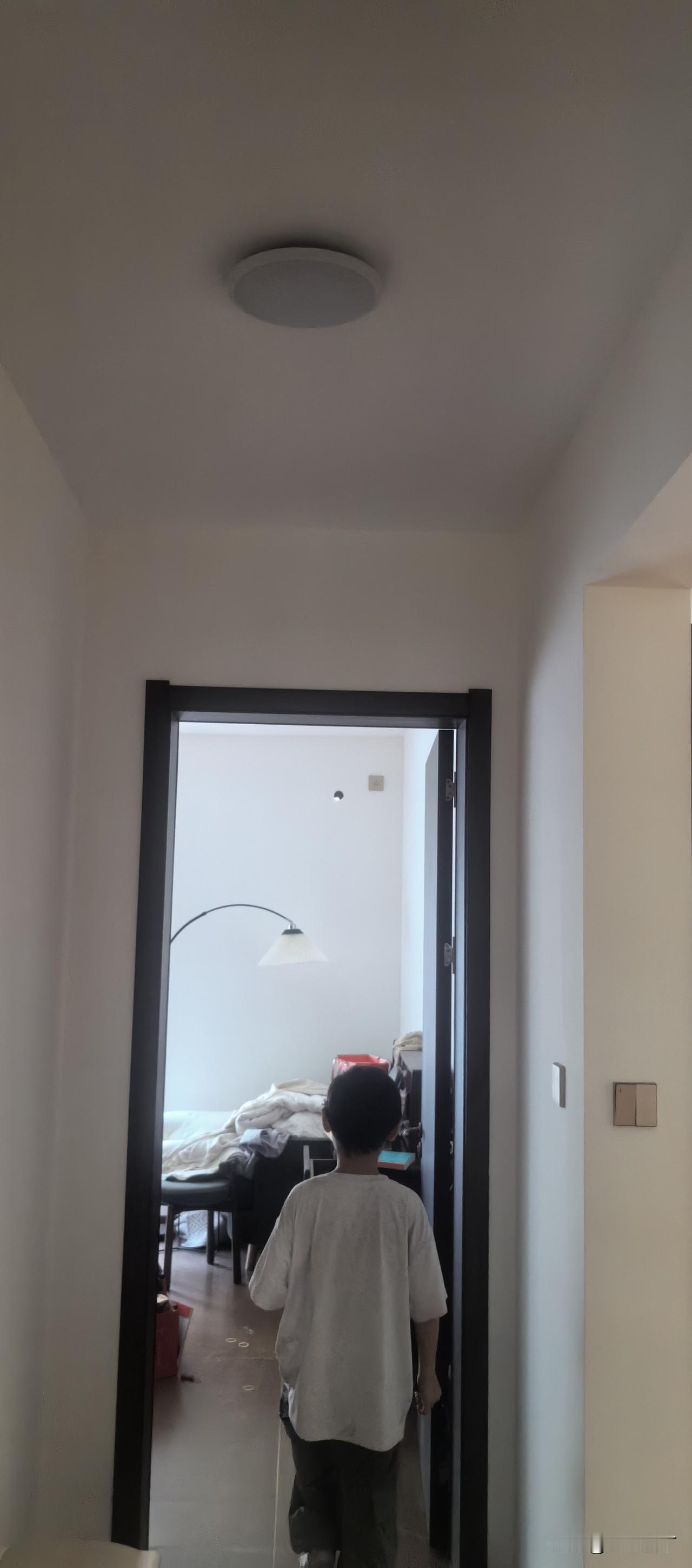 吐槽是写作第一生产力，所以呢，继续疯狂吐槽孩子他爹。

两个多月前买灯时，漏买了