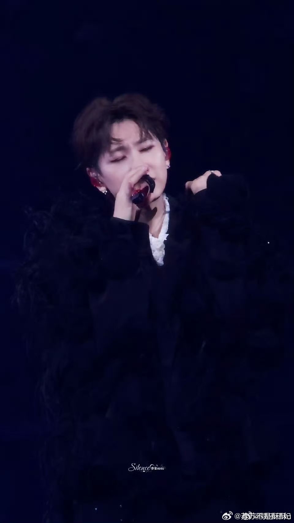 汪苏泷读了网友写的长文被汪苏泷的细心戳中！耐心品读网友长文还认真回应，把粉丝的心