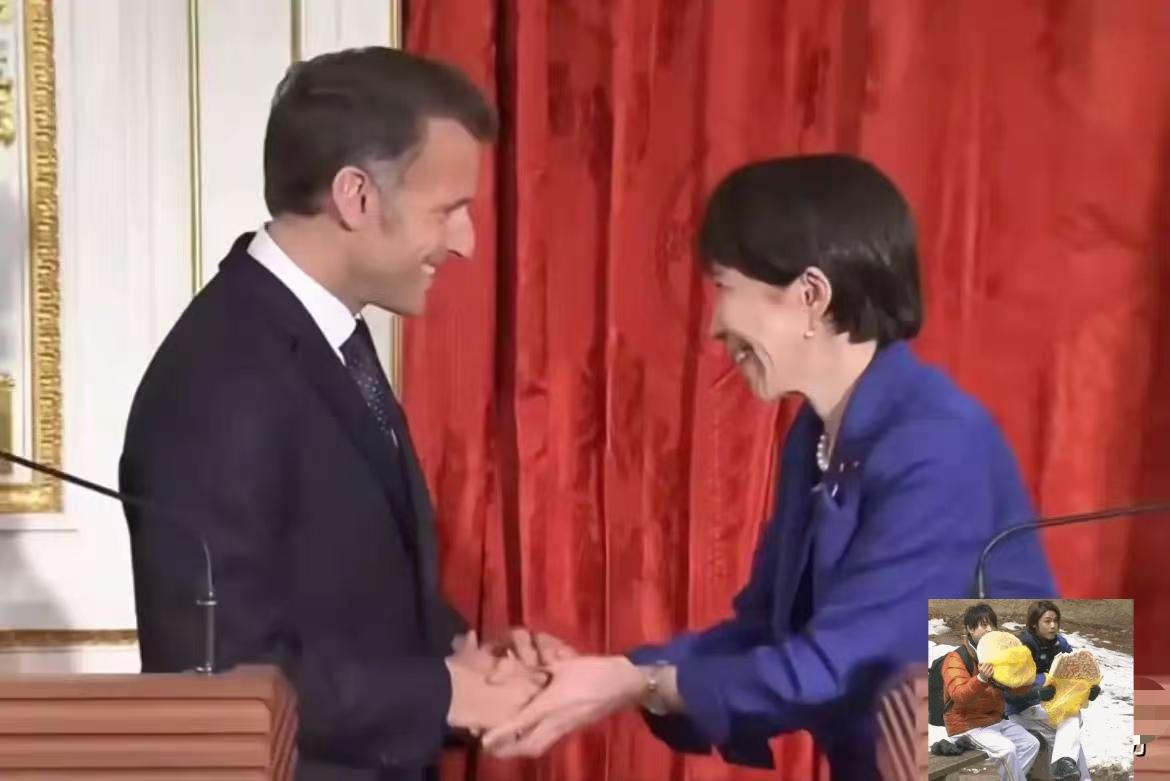 4月1号马克龙去日本访问，在跟高市早苗见面时，场面尴尬得让人想找个地缝钻进去。两