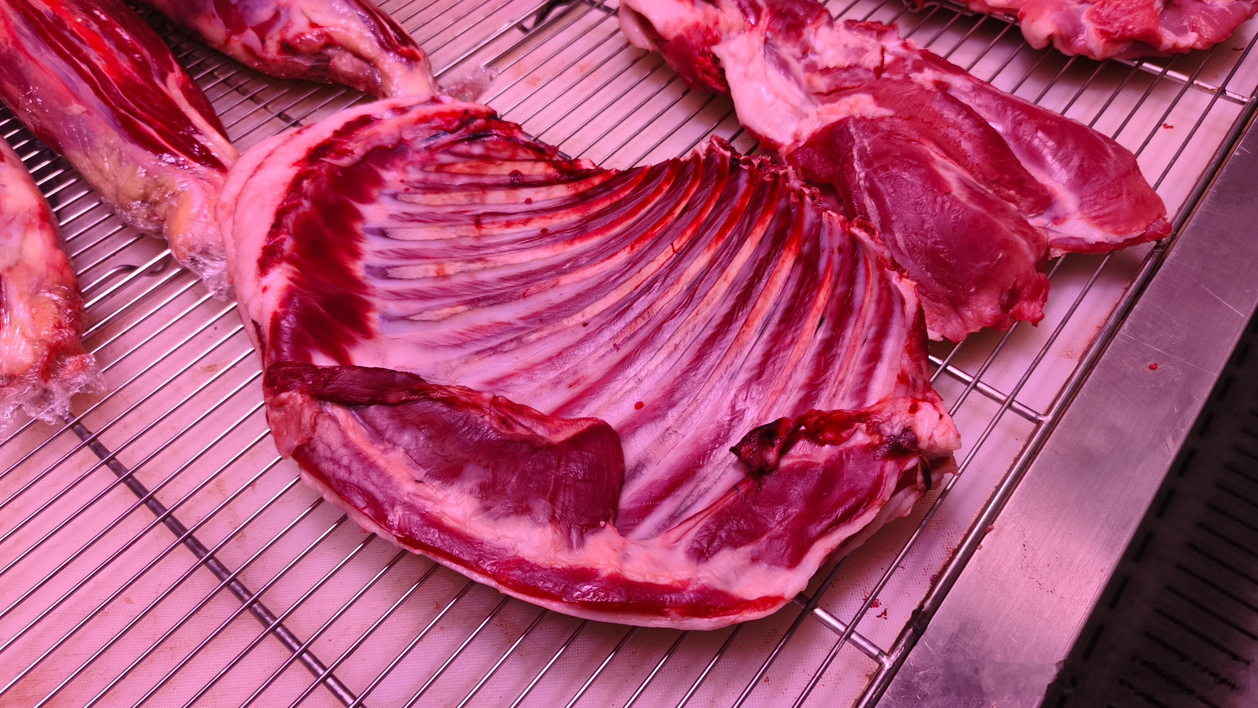 最近一直在努力净化食物，避免添加剂、预制菜和劣质油脂的摄入。尝试自己做了把手把羊