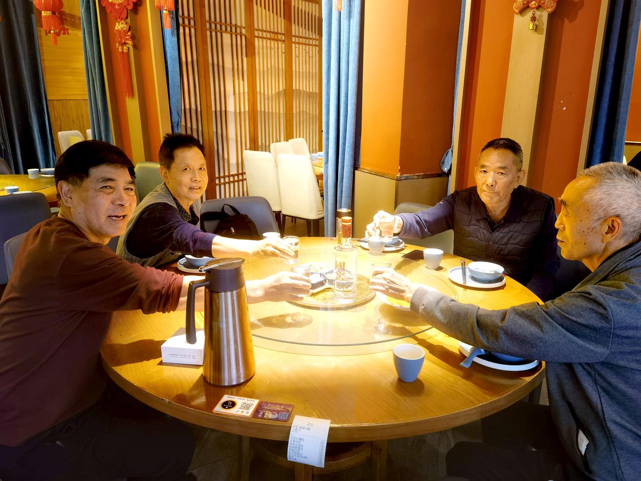 【原创作品】
 七律•静享清宁
       文/张和平
且守康宁葆本真，烦忧抛