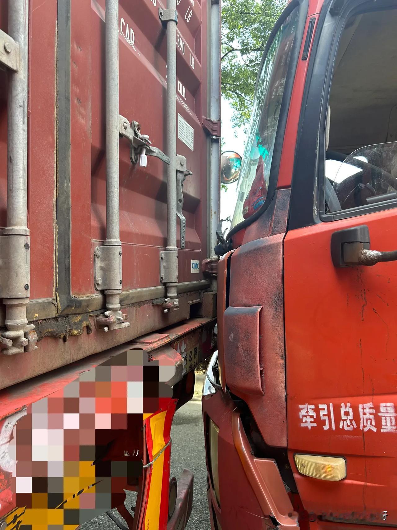 我的创作打卡车停着不动也能被撞，你能感受到我的无奈吗？