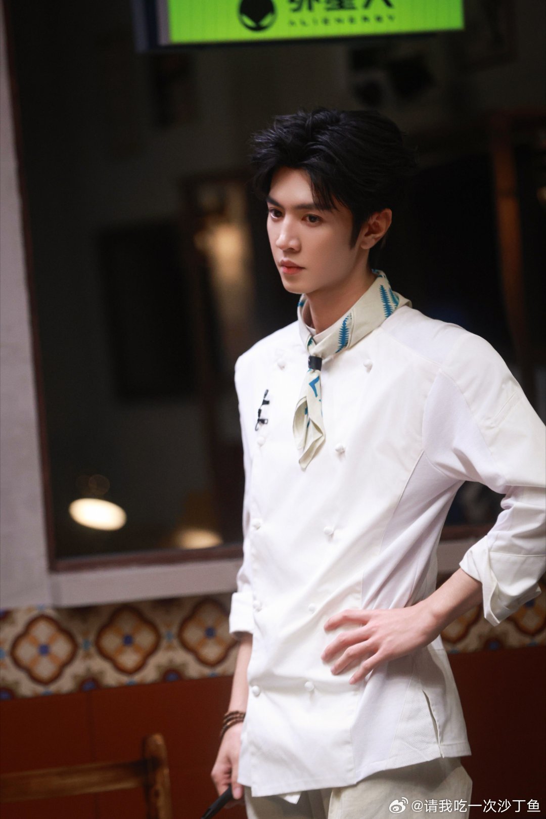 陈哲远小厨神甜晕了不是所有的光都耀眼，但陈哲远的光恰好暖人心。他用温柔嗓音讲述热