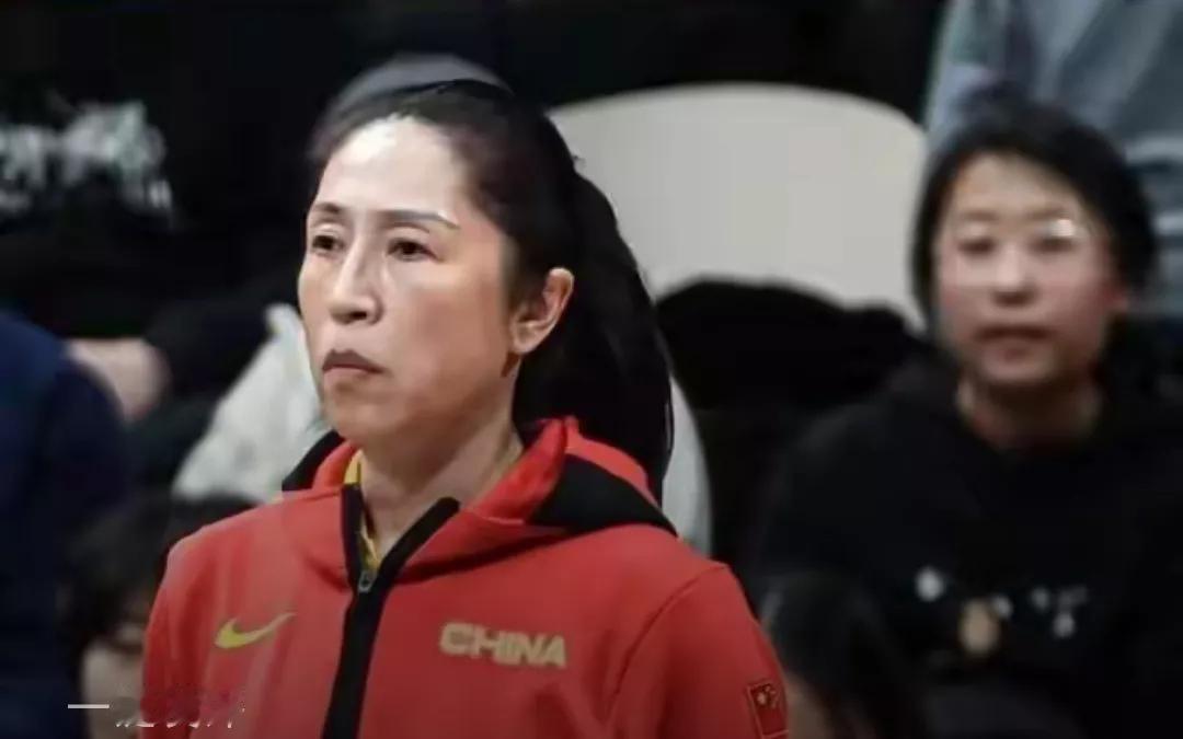 中国教练太容易感情用事，推陈出新力度不夠，因此，必然会影响到执教时间！