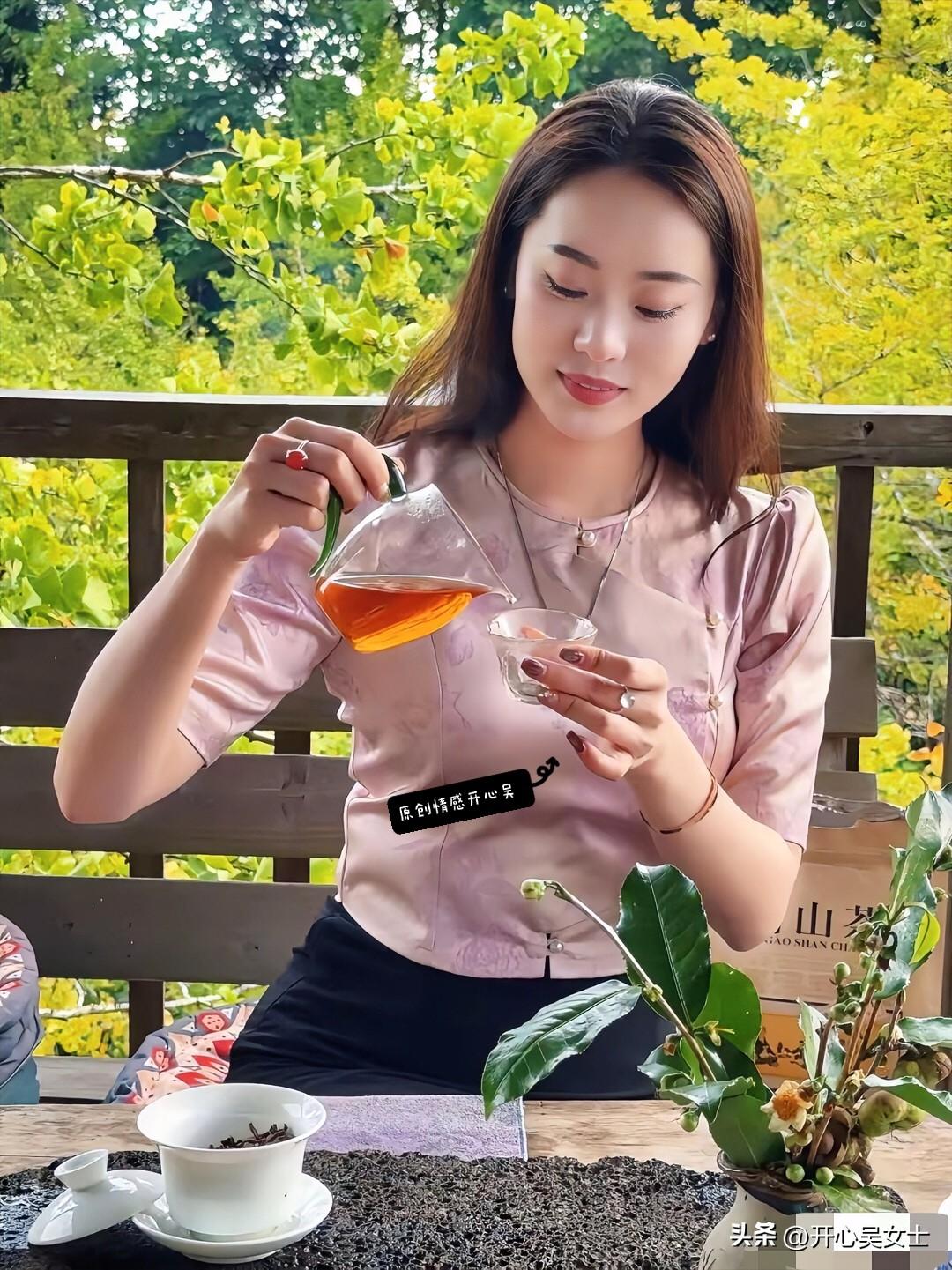 ［一枕诗书·卜算子］
文／开心吴


前世约今生，今世能相遇。人海茫茫一笑颦，己