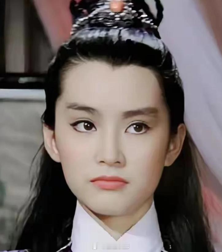 雌雄莫辨的林青霞，不愧是天下第一美人 