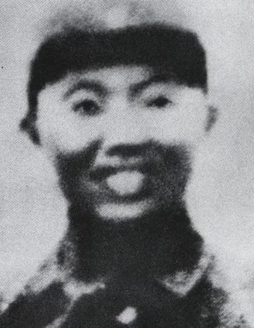 1942年，独腿神枪手王凤麟被叛徒出卖，被鬼子困在马鞍山，打到只剩一颗子弹时，他