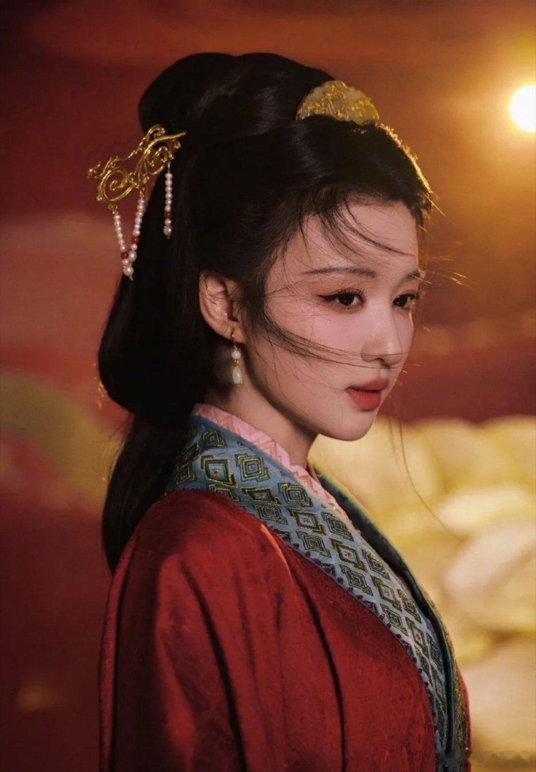 杨洋现在比吃了苍蝇还难受王楚然一夜之间涨粉几十万，扮演的昭君一回眸瞬间迷倒终身，