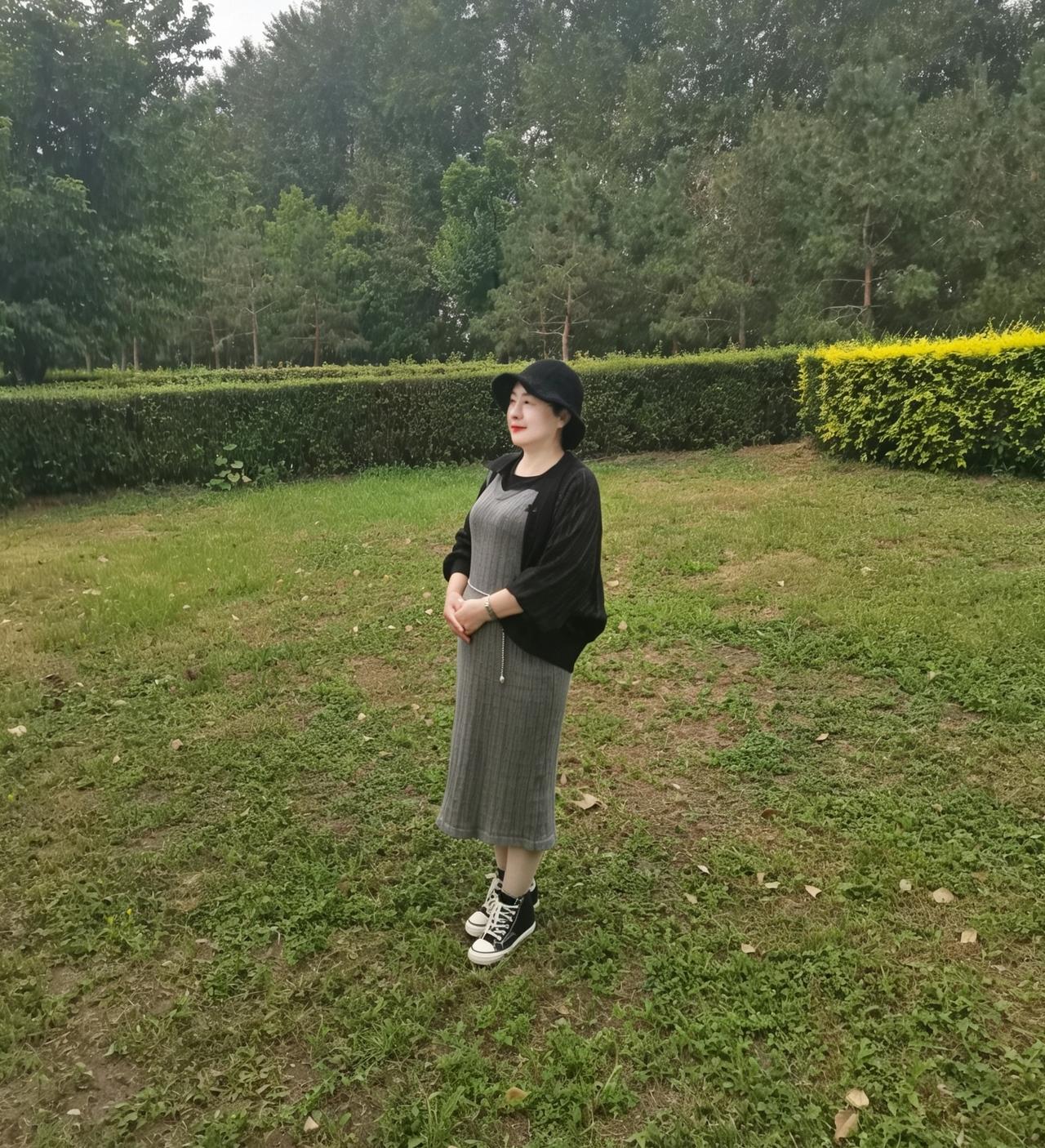 一大早，瞥见爱人的眼光锐利地扫过鞋架，因为他一脸的懵瞪：

难道我将他扔的那双帆