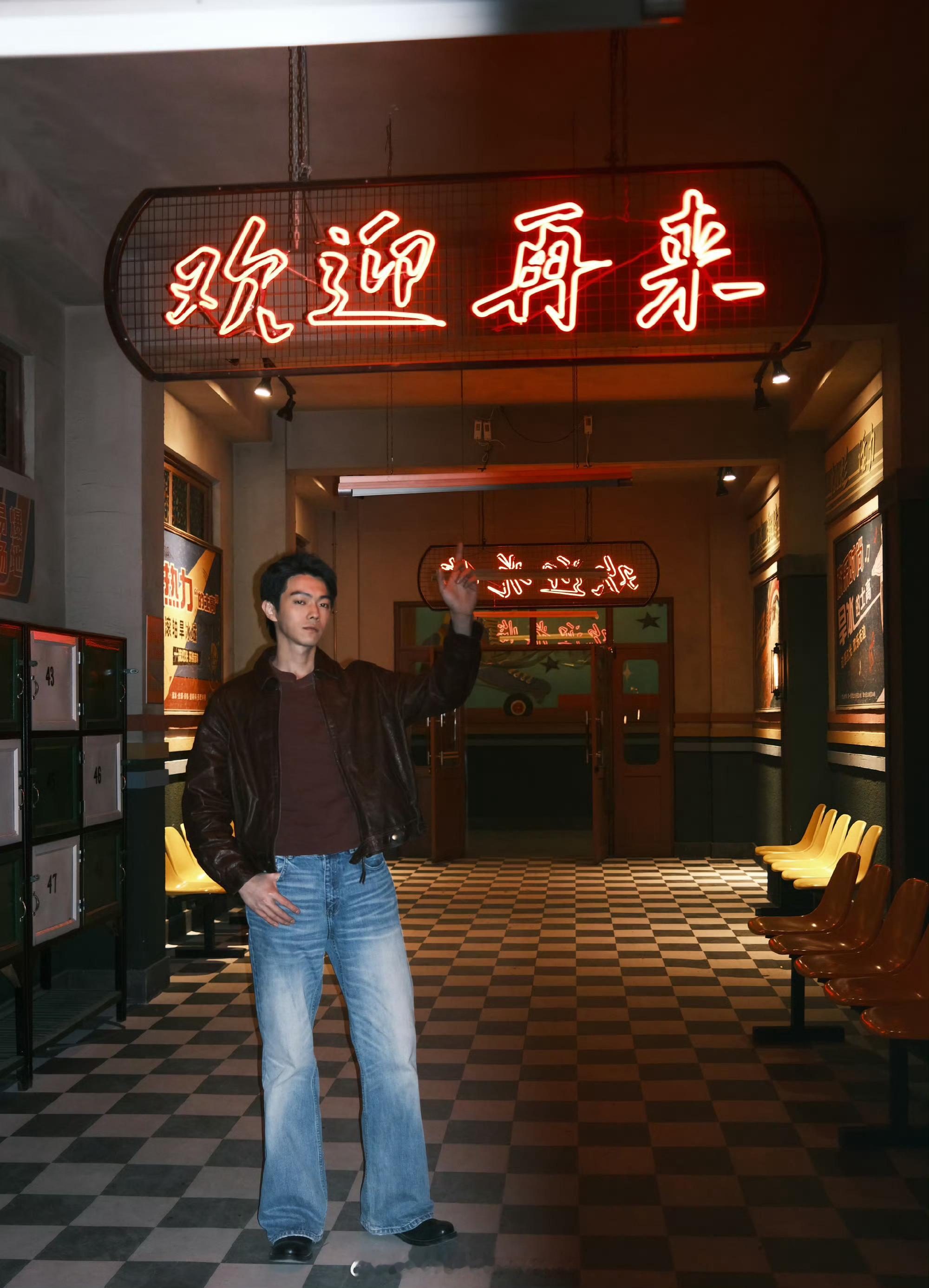 许凯在线营业，明天都来旱冰城看陈辉！方圆八百米 燥候正邪都能演绎的很好的soso