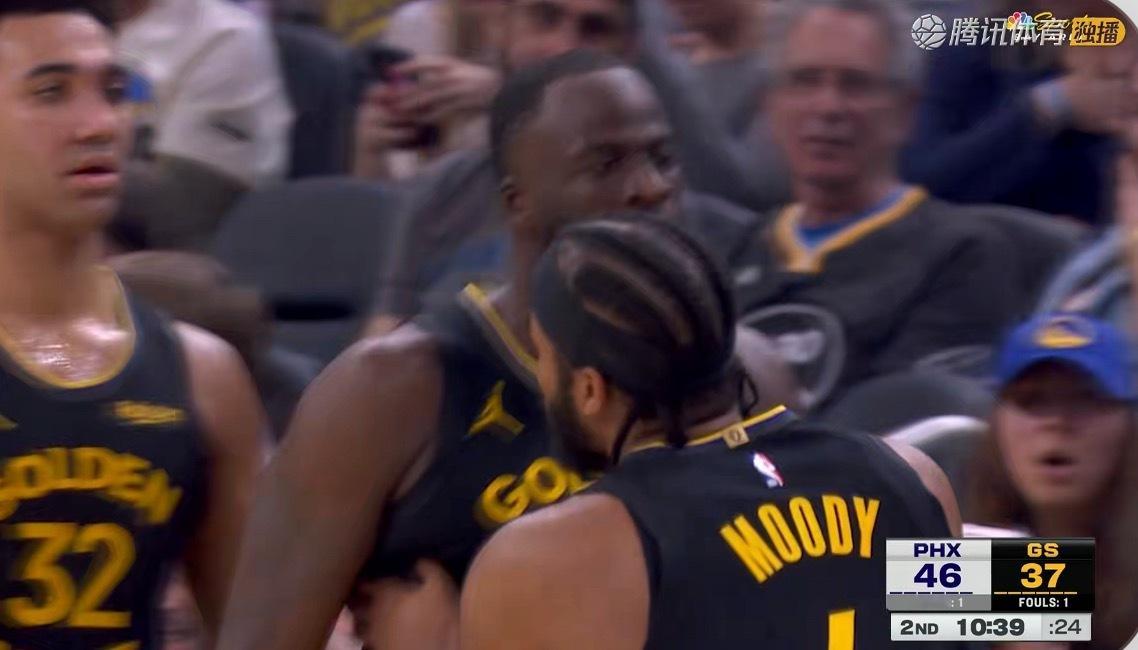 追梦冷静啊….你这图啥啊直接被驱逐了哎😑 太阳vs勇士