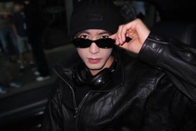 宋威龙潮男出街穿搭宋威龙戴冷帽最帅的男人宋威龙的冷帽街拍太有味道，简约穿搭，自带