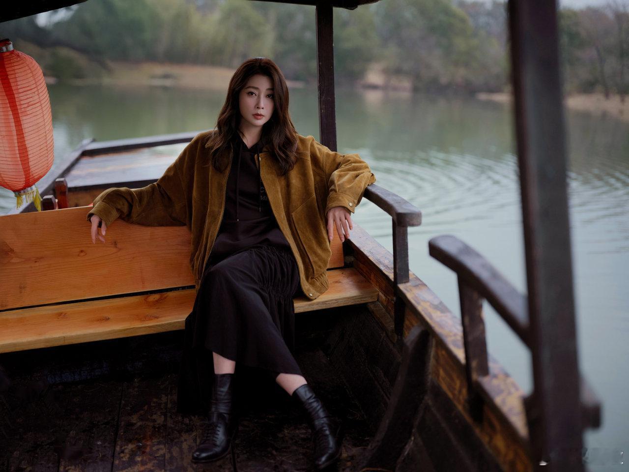 殷桃湖边拍照，状态太好了。 