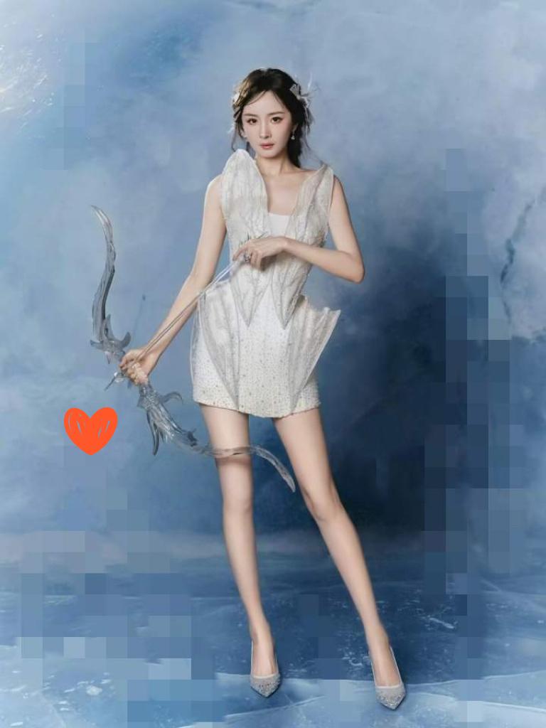 一夜之间，
喜欢杨幂的人都不咋讨论她的美了，倒不是她出了啥岔子，是这姐为了镜头效