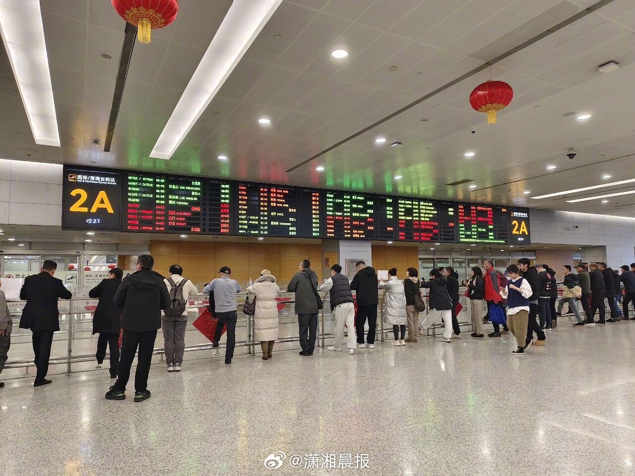 【#花36万元囤12张机票的母女回来了#】#特朗普要求立即赦免以色列总理# 3月