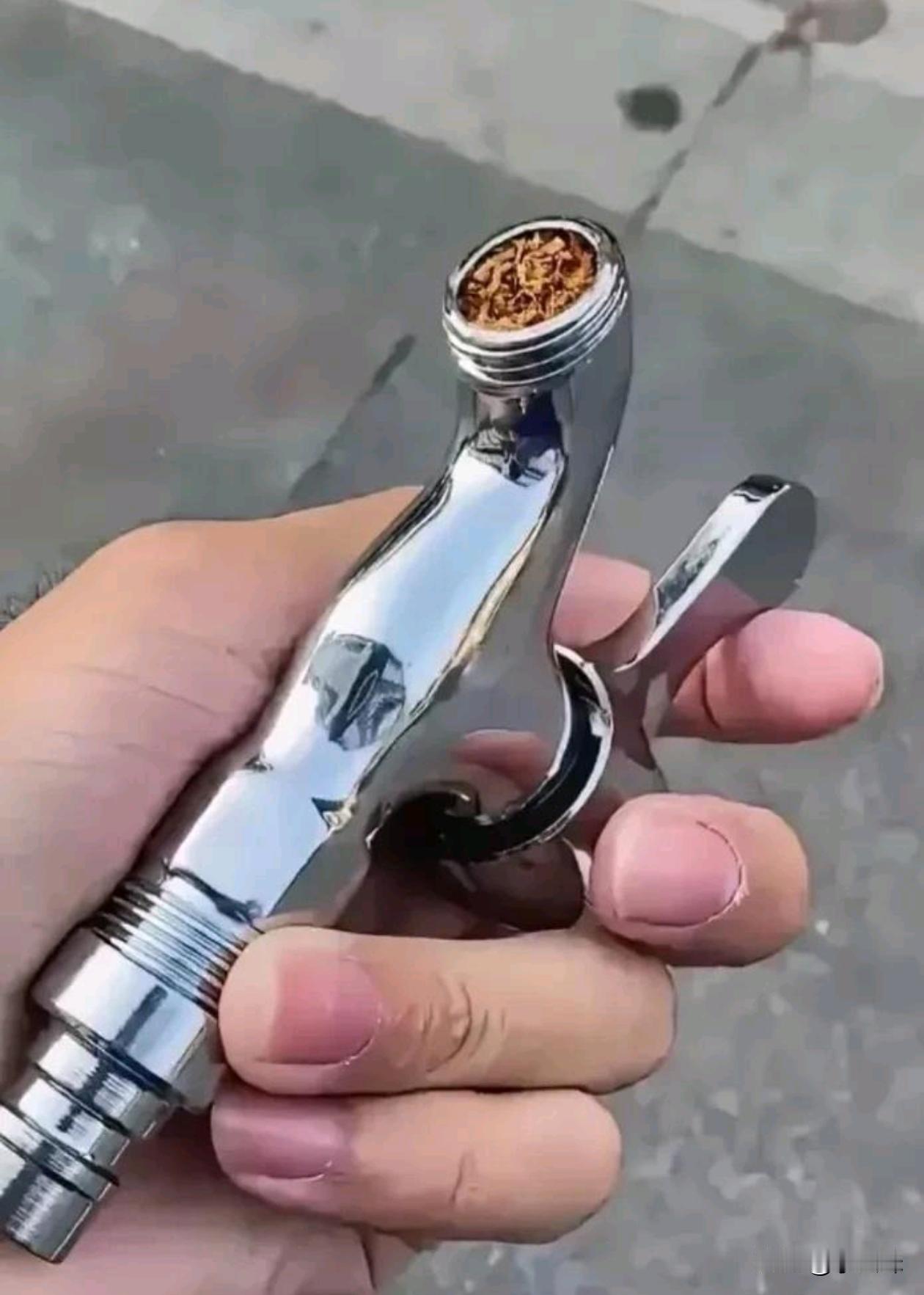 抛开别的不谈，这个比烟斗还实用一点