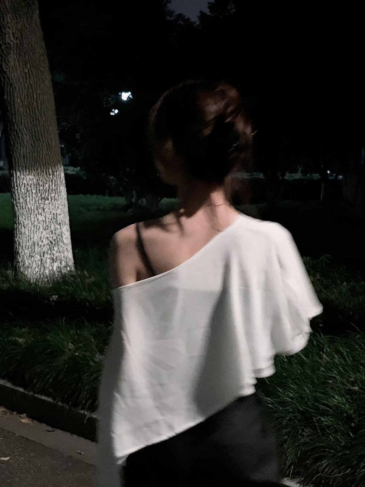 不必责怪任何人，大家都有自己的私心和难处，各自奔赴自己想要的生活，互不指责就是最