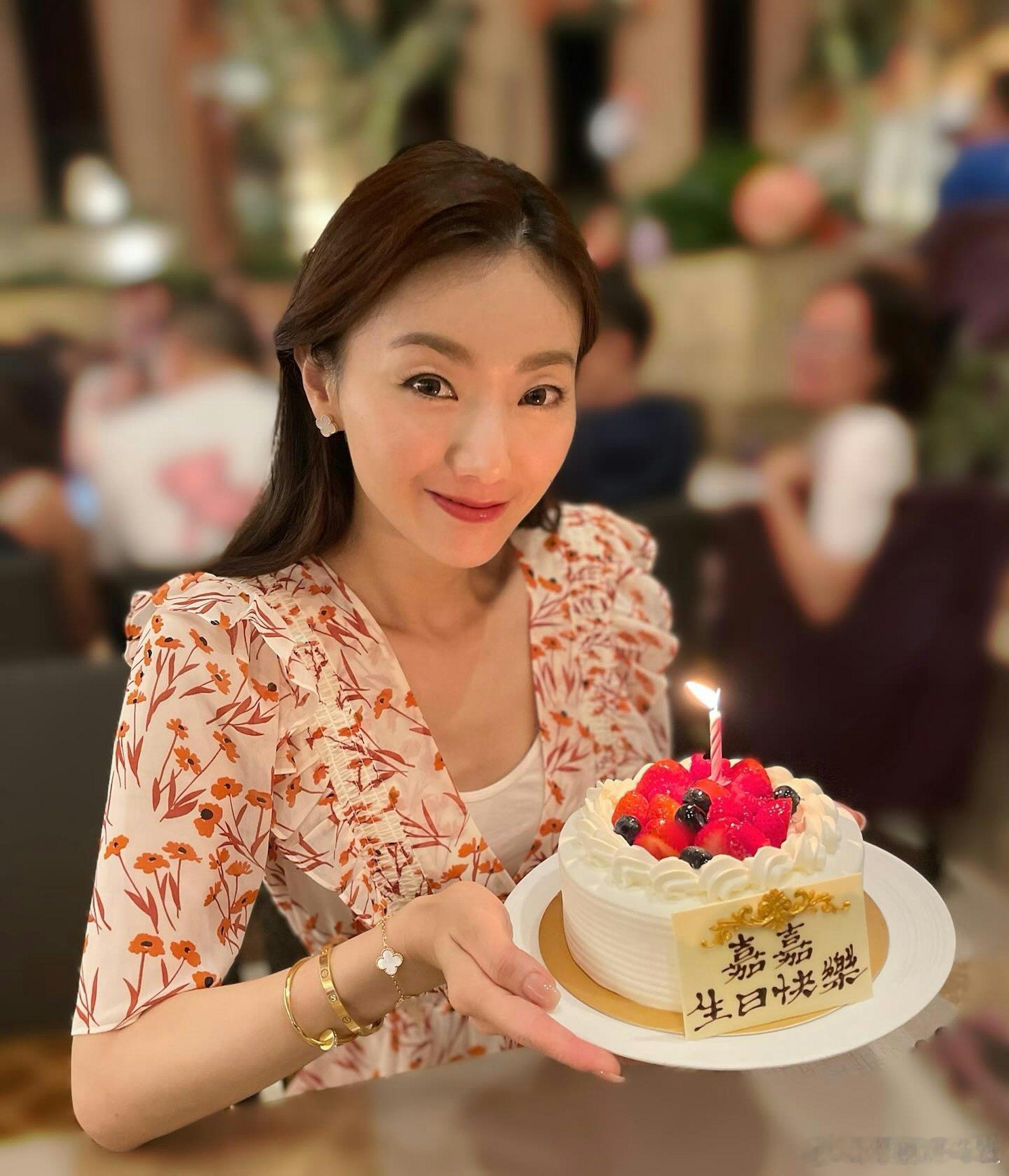 現年42歲的前TVB新聞主播周嘉儀（Venus）自2015年離巢後，轉戰金融界發